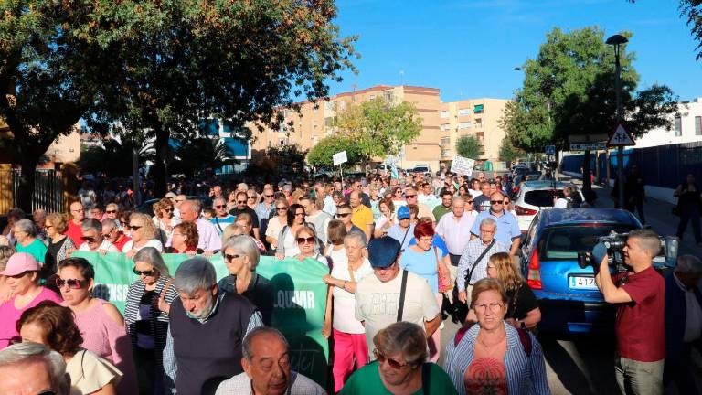 Multitudinaria manifestación contra el “desmantelamiento” del Hospital del Andújar Multitudinaria manifestación contra el “desmantelamiento” del Hospital del Andújar