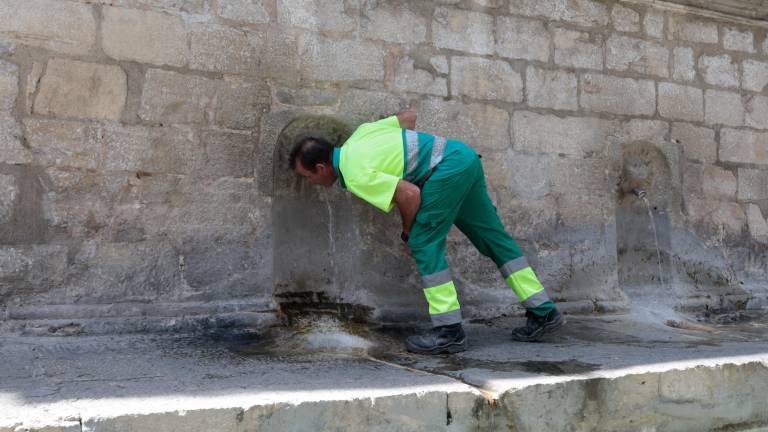 El termómetro roza los 45 grados en la segunda ola de calor del verano El termómetro roza los 45 grados en la segunda ola de calor del verano
