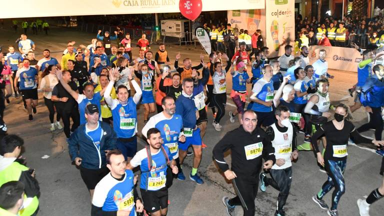 La salida de los corredores populares de la Noche de San Antón, en vídeo La salida de los corredores populares de la Noche de San Antón, en vídeo