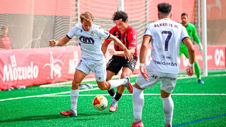 El Real Jaén suma un punto en Puente Genil después de malograr claras ocasiones en el primer periodo (1-1) El Real Jaén suma un punto en Puente Genil después de malograr claras ocasiones en el primer periodo (1-1)