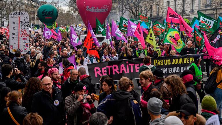 La ola de protestas sitúa a Le Pen y Mélenchon al frente en intención de voto en Francia La ola de protestas sitúa a Le Pen y Mélenchon al frente en intención de voto en Francia
