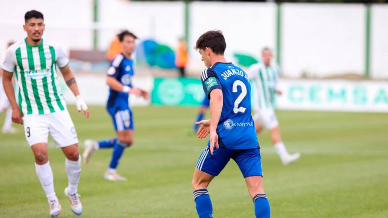 Una pobre primera parte condena al Linares en Torremolinos (2-1) Una pobre primera parte condena al Linares en Torremolinos (2-1)