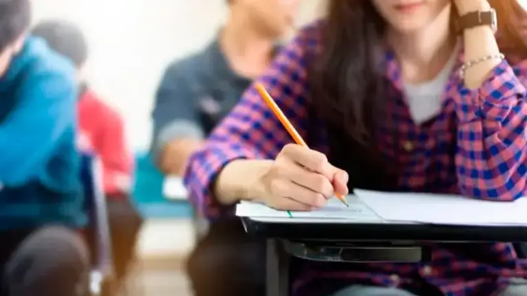 Más de 4.000 aspirantes en Jaén a las oposiciones para docentes Más de 4.000 aspirantes en Jaén a las oposiciones para docentes