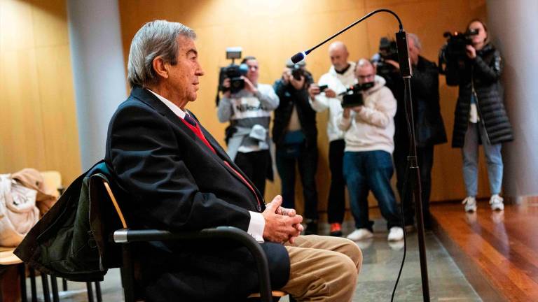Álvarez-Cascos: “Es ridículo que a mis 77 años esté dando explicaciones de un ticket de 42 euros” Álvarez-Cascos: “Es ridículo que a mis 77 años esté dando explicaciones de un ticket de 42 euros”