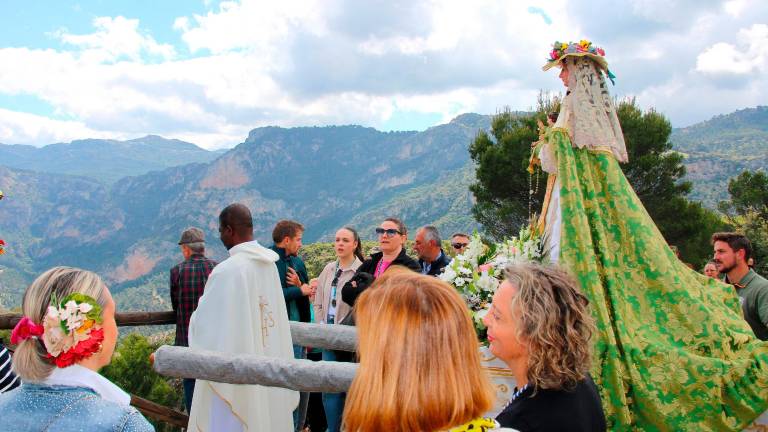 Espléndida romería en Mogón por los 25 años de la Virgen del Aguascebas Espléndida romería en Mogón por los 25 años de la Virgen del Aguascebas