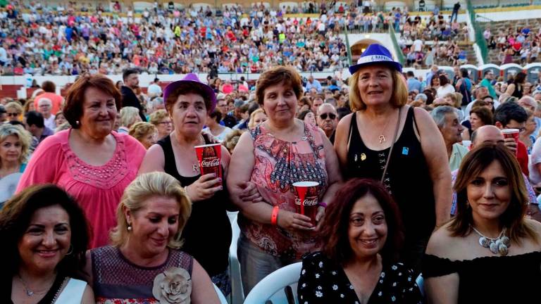 Raphael emociona en la Plaza de Toros Raphael emociona en la Plaza de Toros