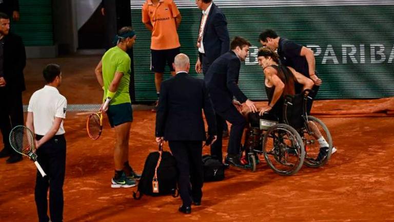 Zvererv se tuerce el tobillo y Nadal jugará la final de Roland Garros Zvererv se tuerce el tobillo y Nadal jugará la final de Roland Garros