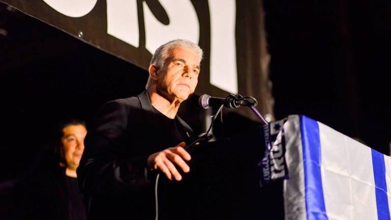 Yair Lapid acusa a Netanyahu de estar “enterrando a Israel” tras el hallazgo en Gaza de seis rehenes muertos Yair Lapid acusa a Netanyahu de estar “enterrando a Israel” tras el hallazgo en Gaza de seis rehenes muertos