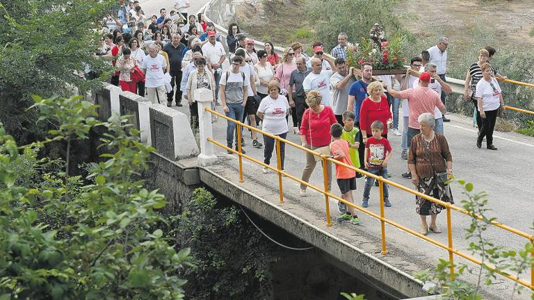 San Antonio brilla al sol de la aldea de Sabariego San Antonio brilla al sol de la aldea de Sabariego