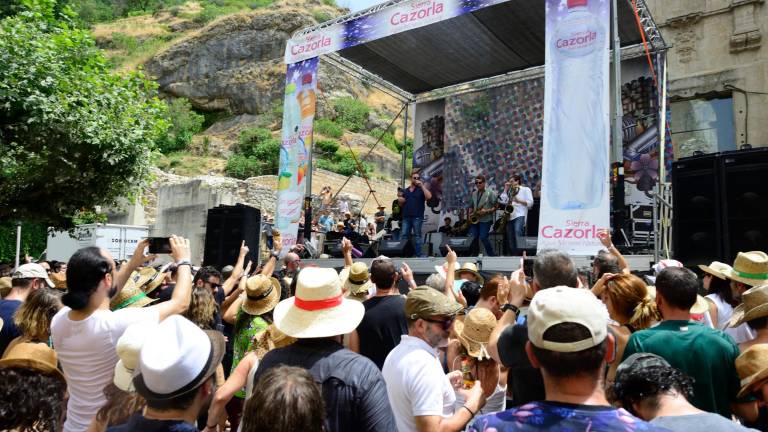 Cazorla baila al compás de la música Cazorla baila al compás de la música