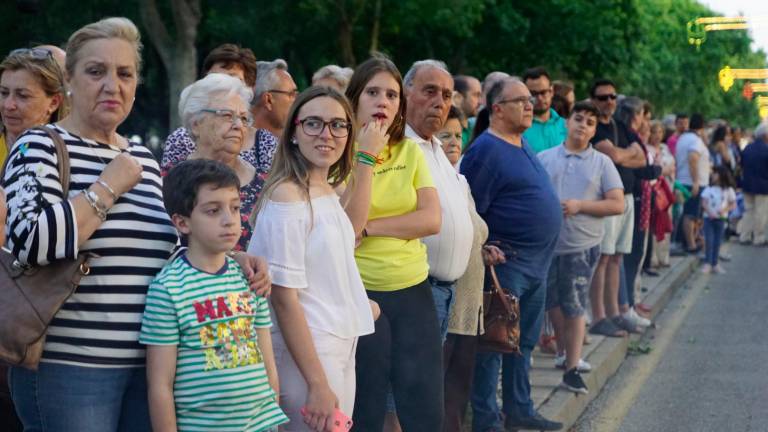 La Virgen de Linarejos es acompañada por sus fieles La Virgen de Linarejos es acompañada por sus fieles