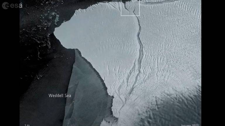 Así se desgaja un megaiceberg de 1.550 kilómetros cuadrados Así se desgaja un megaiceberg de 1.550 kilómetros cuadrados