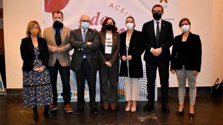 La Junta resalta la IGP Aceite de Jaén como aval de calidad y premio al buen hacer de los oleicultores La Junta resalta la IGP Aceite de Jaén como aval de calidad y premio al buen hacer de los oleicultores