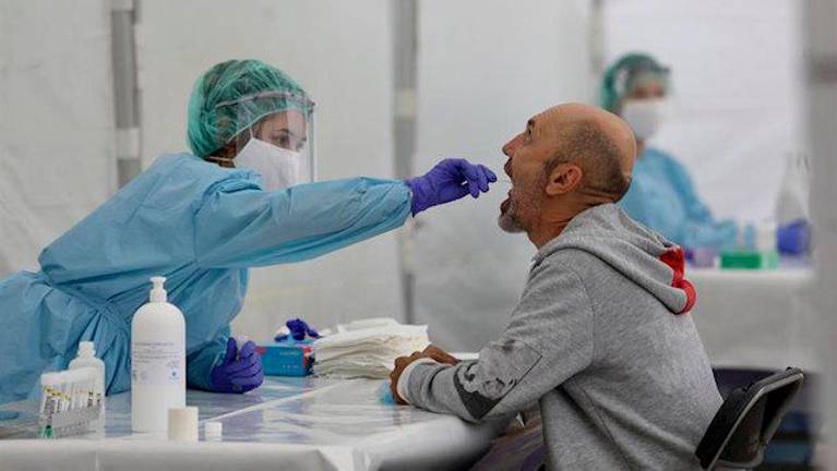 Los sanitarios muestran su “preocupación” por el “excesivo relajamiento” de las medidas preventivas Los sanitarios muestran su “preocupación” por el “excesivo relajamiento” de las medidas preventivas