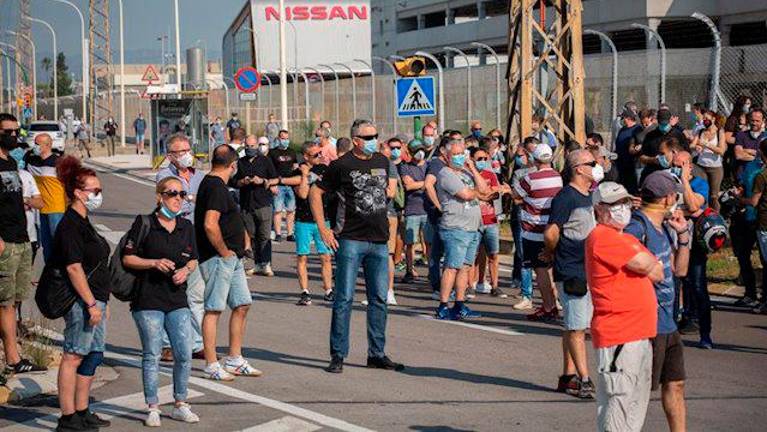 Unos 1.000 trabajadores de Nissan se concentran ante la planta de la Zona Franca Unos 1.000 trabajadores de Nissan se concentran ante la planta de la Zona Franca