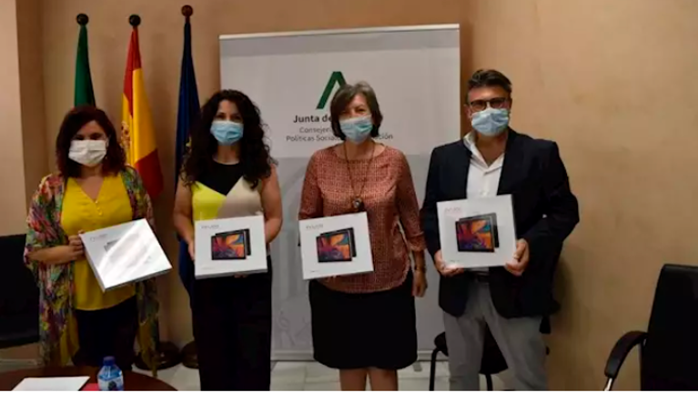 Igualdad y Unicef España reparten 380 tablets en los centros de protección de menores de Andalucía Igualdad y Unicef España reparten 380 tablets en los centros de protección de menores de Andalucía