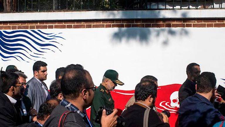 Los iraníes celebran la toma de la Embajada de EE UU Los iraníes celebran la toma de la Embajada de EE UU