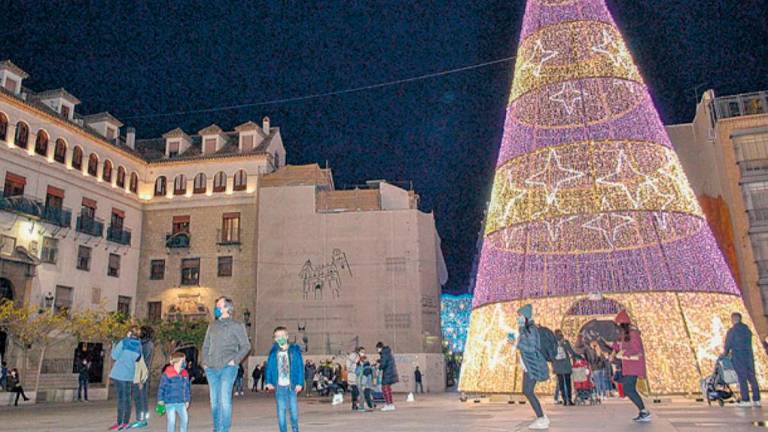 Andalucía permite en Nochebuena y Navidad encuentros de hasta diez personas Andalucía permite en Nochebuena y Navidad encuentros de hasta diez personas