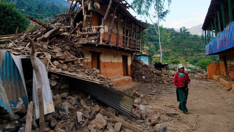 Una réplica de magnitud 5,6 sacude Nepal tras el terremoto que dejó más de 150 muertos Una réplica de magnitud 5,6 sacude Nepal tras el terremoto que dejó más de 150 muertos