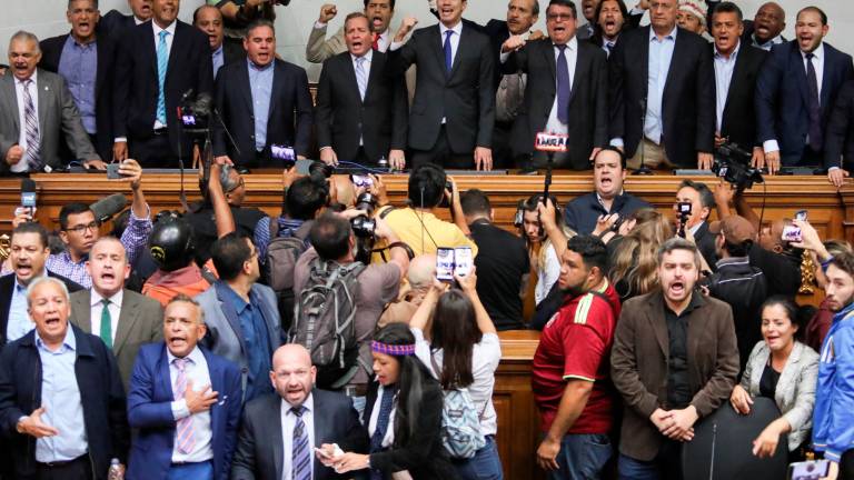 Tensa jornada en Venezuela con Juan Guiadó en el poder Tensa jornada en Venezuela con Juan Guiadó en el poder