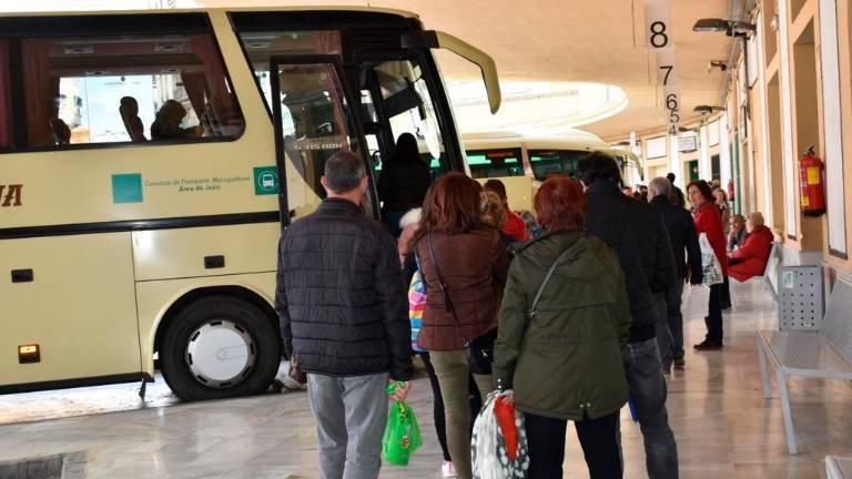 Andalucía mantendrá la bonificación en el transporte público Andalucía mantendrá la bonificación en el transporte público