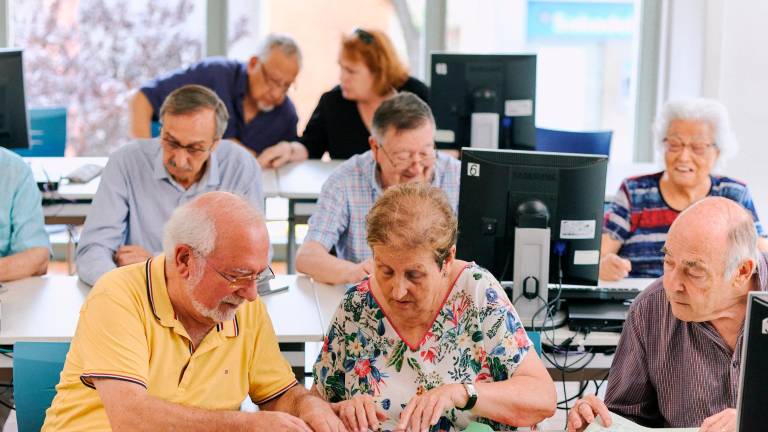 Más de 35.000 mayores participan en Andalucía en actividades de la Fundación La Caixa este curso Más de 35.000 mayores participan en Andalucía en actividades de la Fundación La Caixa este curso