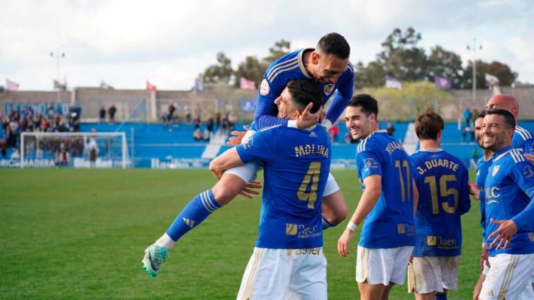 Un gran Linares Deportivo deja noqueado al Real Murcia (2-0) Un gran Linares Deportivo deja noqueado al Real Murcia (2-0)
