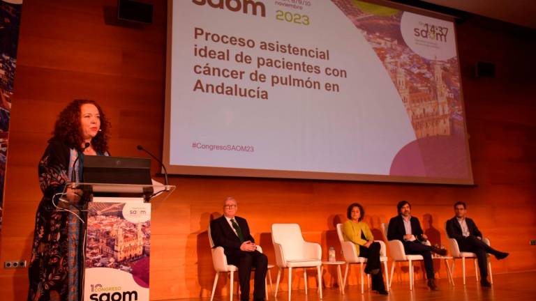 Oncólogos del Hospital de Jaén refuerzan una nueva vía de terapia contra el cáncer de pulmón en mayores
