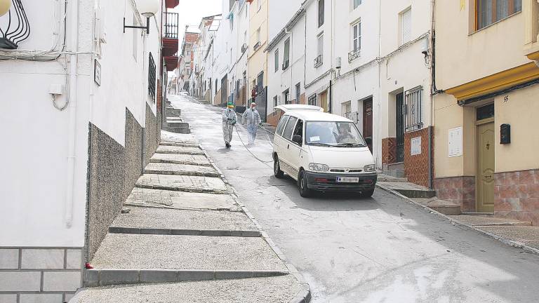 Sigue la limpieza en Valdepeñas de Jaén Sigue la limpieza en Valdepeñas de Jaén