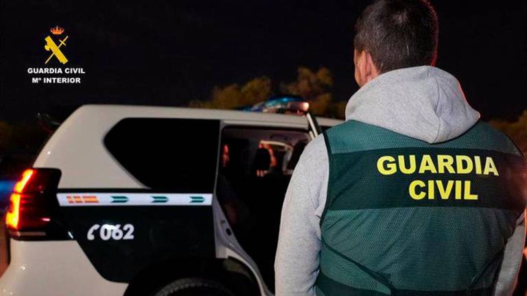 Atropellan a un guardia civil en Barbate durante una intervención contra el petaqueo Atropellan a un guardia civil en Barbate durante una intervención contra el petaqueo