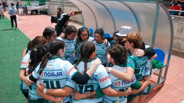Piña del Jaén Rugby de Seven por un triunfo en casa