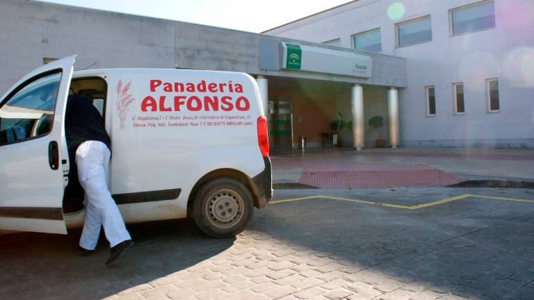 Una panadería lleva roscones de Reyes al hospital de Andújar para dar las gracias a los sanitarios Una panadería lleva roscones de Reyes al hospital de Andújar para dar las gracias a los sanitarios