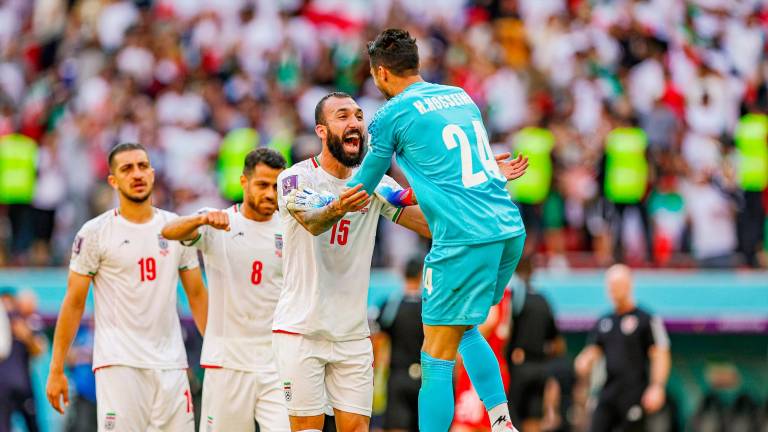 Irán canta esta vez su himno y gana a Gales (0-2) Irán canta esta vez su himno y gana a Gales (0-2)