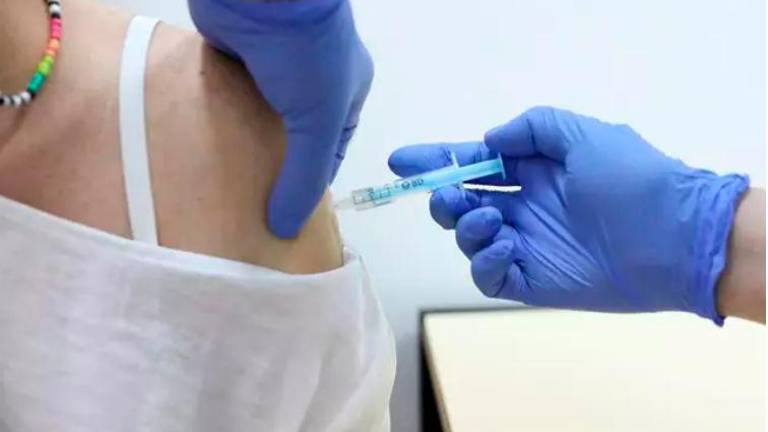 Andalucía vacunará con la segunda dosis de AstraZeneca a menores de 60 años de forma voluntaria Andalucía vacunará con la segunda dosis de AstraZeneca a menores de 60 años de forma voluntaria