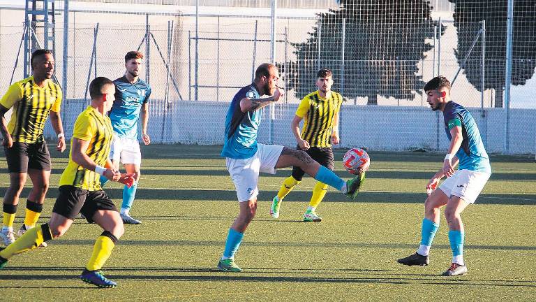 Villacarrillo y Martos sudan la camiseta para ganar por la mínima