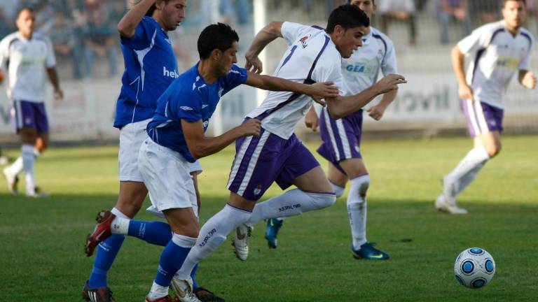 De Asia directo al Real Jaén: El delantero Fernando Rodríguez regresa 11 años después De Asia directo al Real Jaén: El delantero Fernando Rodríguez regresa 11 años después
