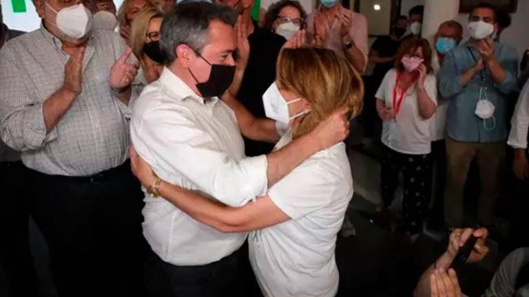 Espadas y Susana Díaz informan este lunes de las conversaciones sobre la transición en el PSOE-A Espadas y Susana Díaz informan este lunes de las conversaciones sobre la transición en el PSOE-A