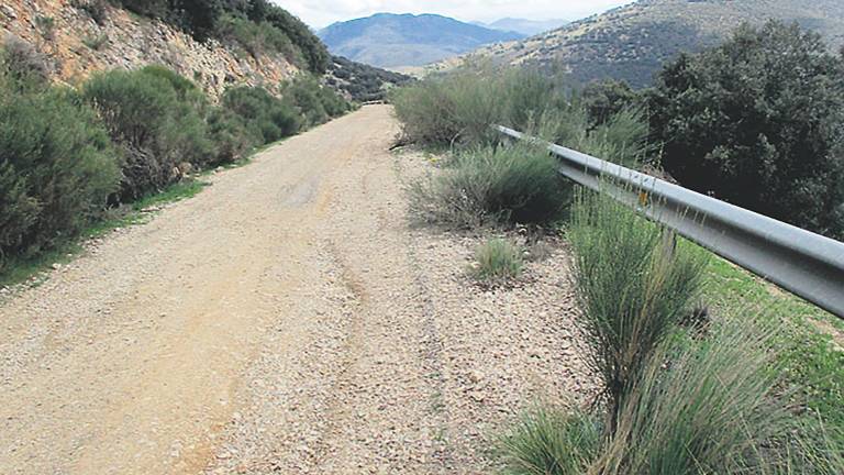 Solución parcial al enlace entre cuatro pueblos de la Sierra Sur Solución parcial al enlace entre cuatro pueblos de la Sierra Sur