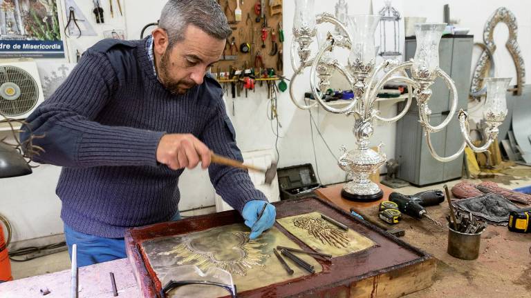José Ángel Molina y el arte de los metales preciosos José Ángel Molina y el arte de los metales preciosos