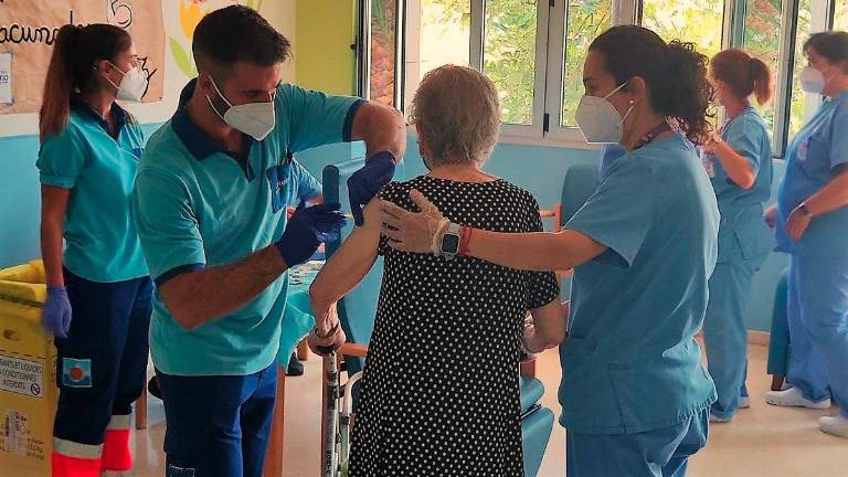 Arranca la vacunación de la tercera dosis en las residencias Arranca la vacunación de la tercera dosis en las residencias