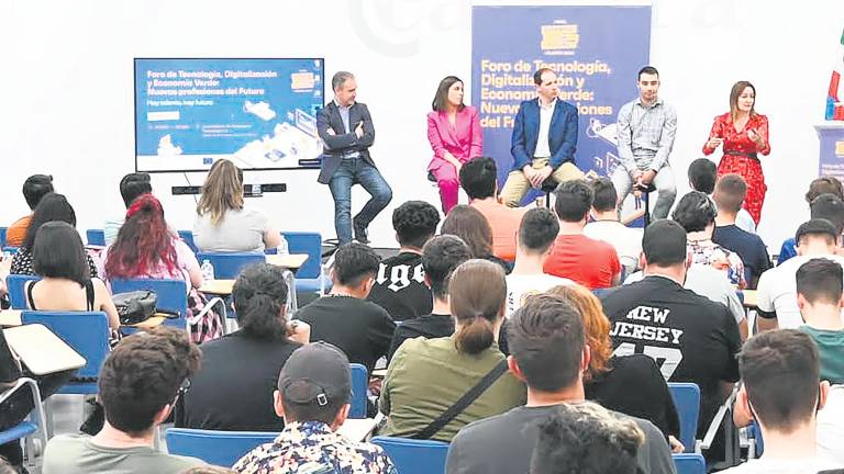 Más de 120 jóvenes se forman para cubrir empleos del futuro en Linares Más de 120 jóvenes se forman para cubrir empleos del futuro en Linares