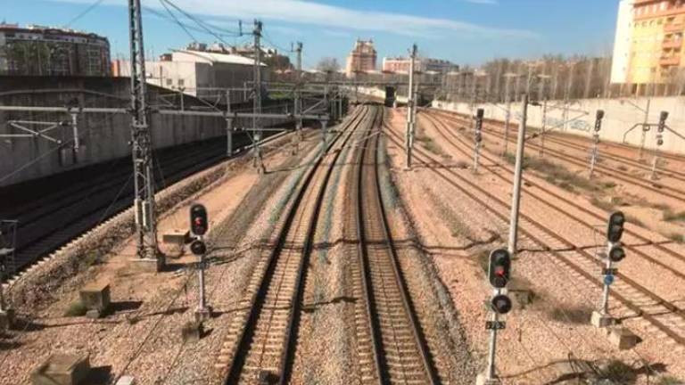 Retraso de 50 minutos en un tren de la línea Jaén-Sevilla por una avería en otro tren en Córdoba Retraso de 50 minutos en un tren de la línea Jaén-Sevilla por una avería en otro tren en Córdoba