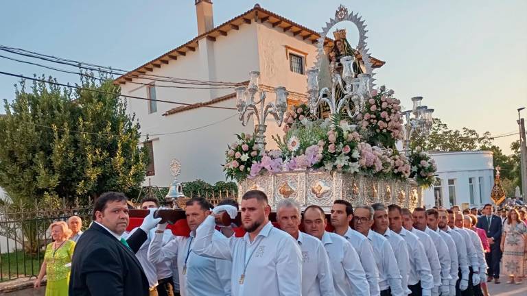 La Abuela y San Joaquín reparten su bendición en Santa Ana La Abuela y San Joaquín reparten su bendición en Santa Ana