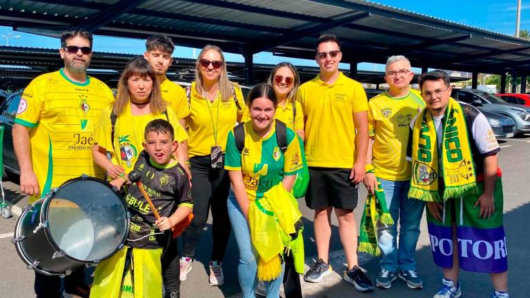 La afición del Jaén Paraíso Interior tiñe de amarillo Cartagena La afición del Jaén Paraíso Interior tiñe de amarillo Cartagena