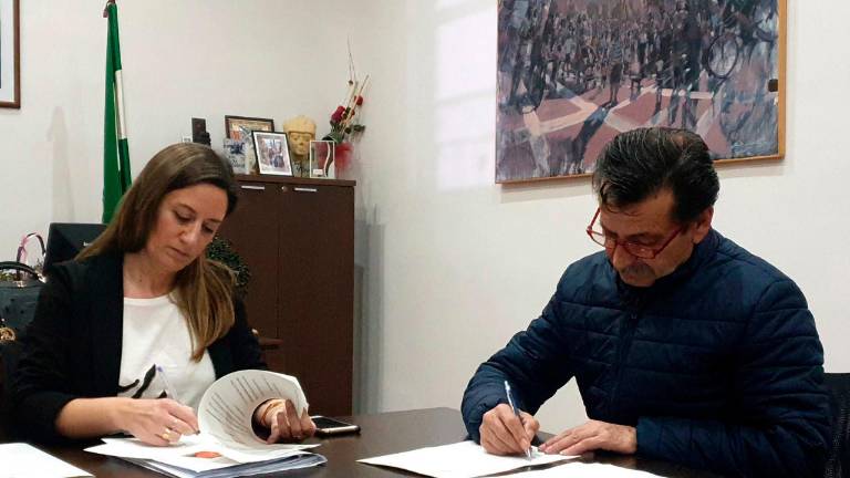 El Carolinense CD renueva su acuerdo de colaboración con el Ayuntamiento El Carolinense CD renueva su acuerdo de colaboración con el Ayuntamiento