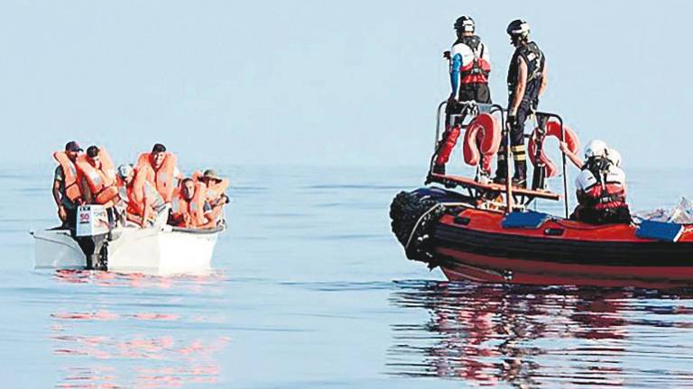 Mueren 150 migrantes en un naufragio en las costas de Libia