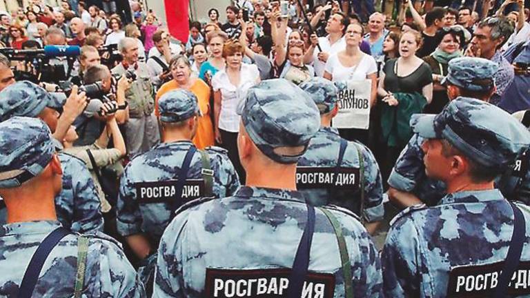 400 detenidos en una protesta contra el arresto del periodista