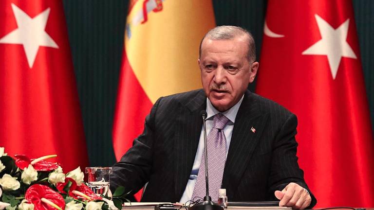Localizan una bomba lapa en el coche de un agente que iba a acudir a un acto de Erdogan Localizan una bomba lapa en el coche de un agente que iba a acudir a un acto de Erdogan