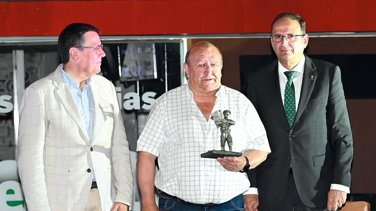 Jiennenses del Año 2024. Pepe Torres Cordero, más de tres millones de kilómetros por y para Jaén Jiennenses del Año 2024. Pepe Torres Cordero, más de tres millones de kilómetros por y para Jaén
