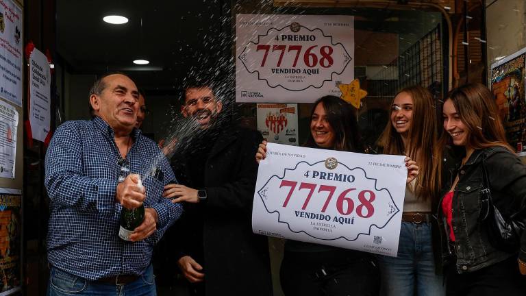 Un rayo de esperanza en Paiporta con la lotería tras la dana: “Después de lo malo, viene lo bueno” Un rayo de esperanza en Paiporta con la lotería tras la dana: “Después de lo malo, viene lo bueno”